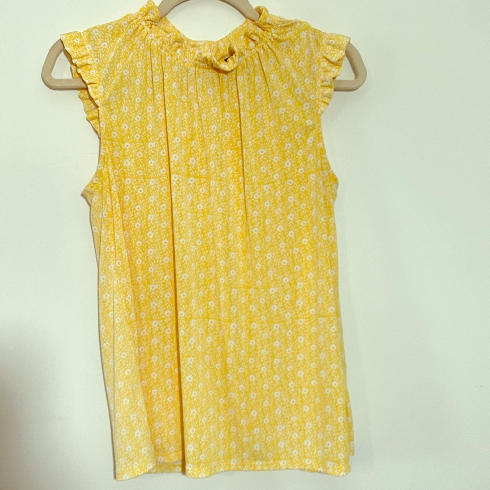 Yellow blouse ❤️